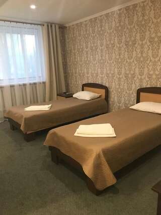 Отель Hotel Nika Киев Просторный двухместный номер с 2 отдельными кроватями-3